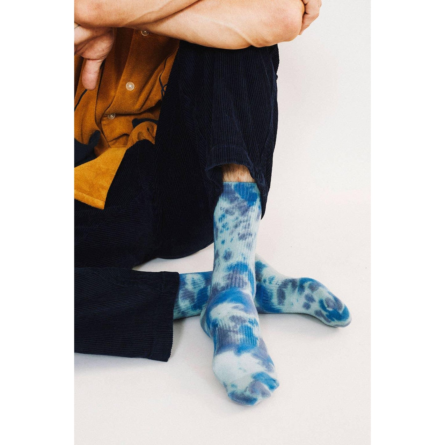 Trippy Crew Socks in Caramel and Cloudy Tie Dye | Seamless Toe Men 9 to 12