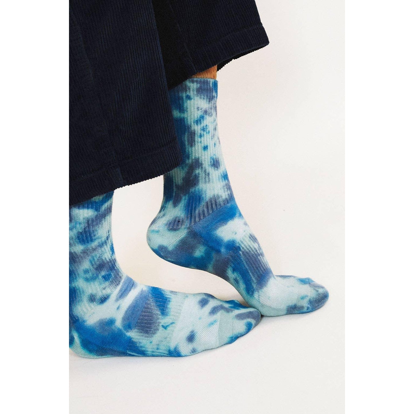 Trippy Crew Socks in Caramel and Cloudy Tie Dye | Seamless Toe Men 9 to 12