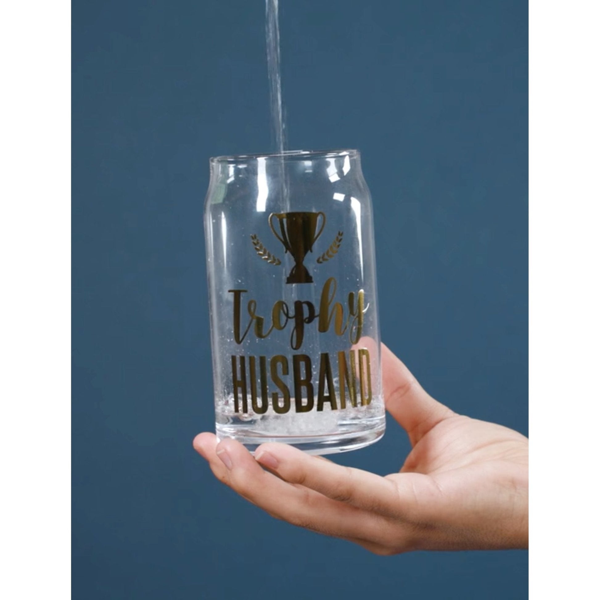 https://shop.getbullish.com/cdn/shop/files/Trophy-Husband-Beer-Glass-with-Gold-Lettering-15-oz.jpg?v=1690233416&width=1946