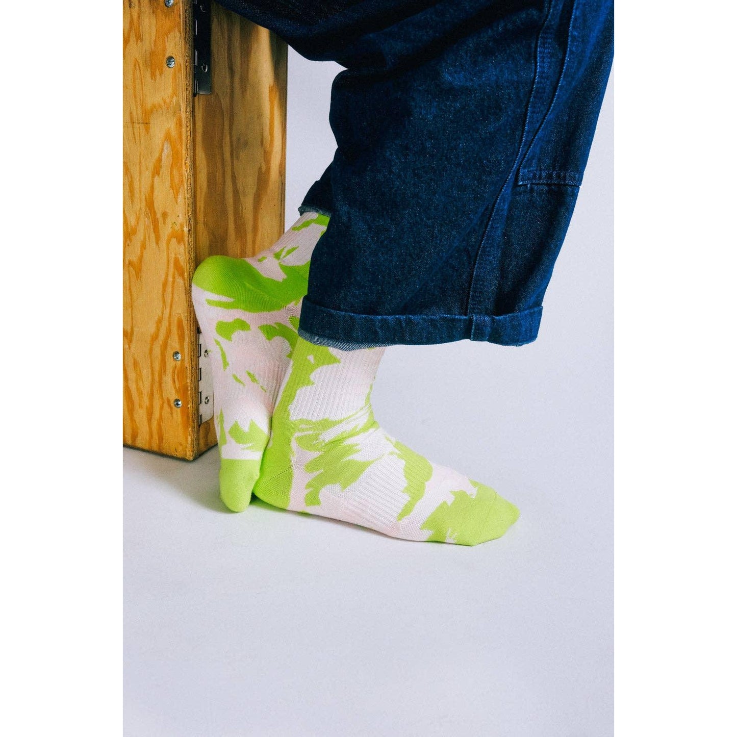 Tropics Crew Socks Neon | Tropical Pattern Socks Men 9 to 12