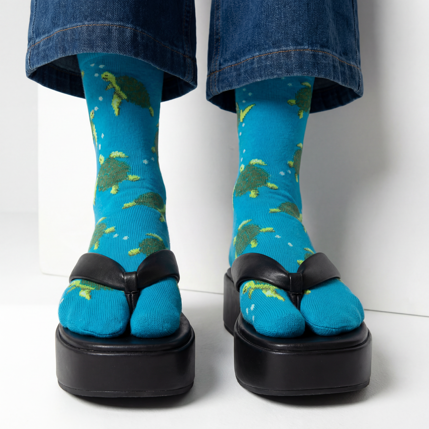 Turquoise Sea Turtle Split Toe Tabi Socks | Big Toe Flip Flop Socks | Japanese Style Crew Socks