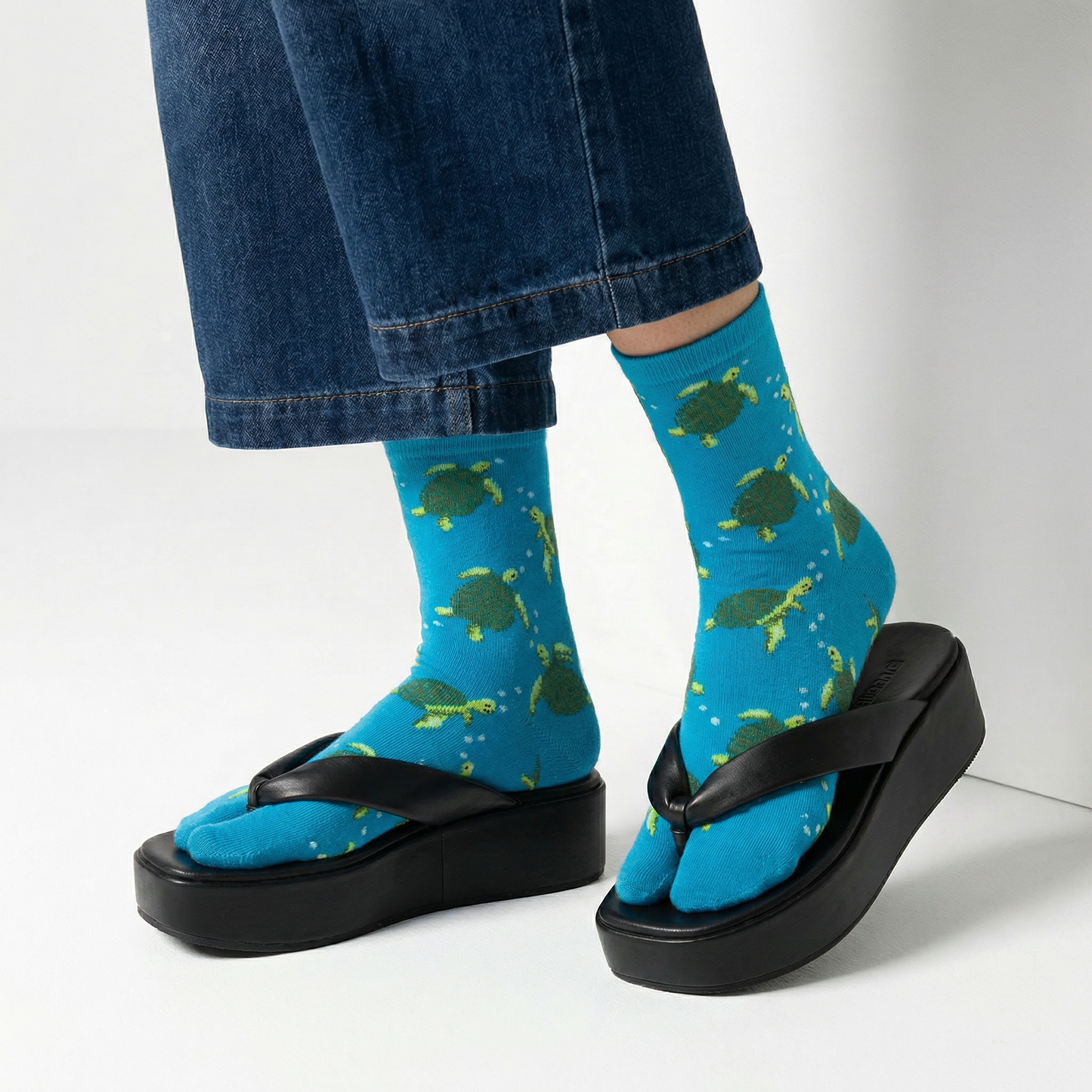 Turquoise Sea Turtle Split Toe Tabi Socks | Big Toe Flip Flop Socks | Japanese Style Crew Socks