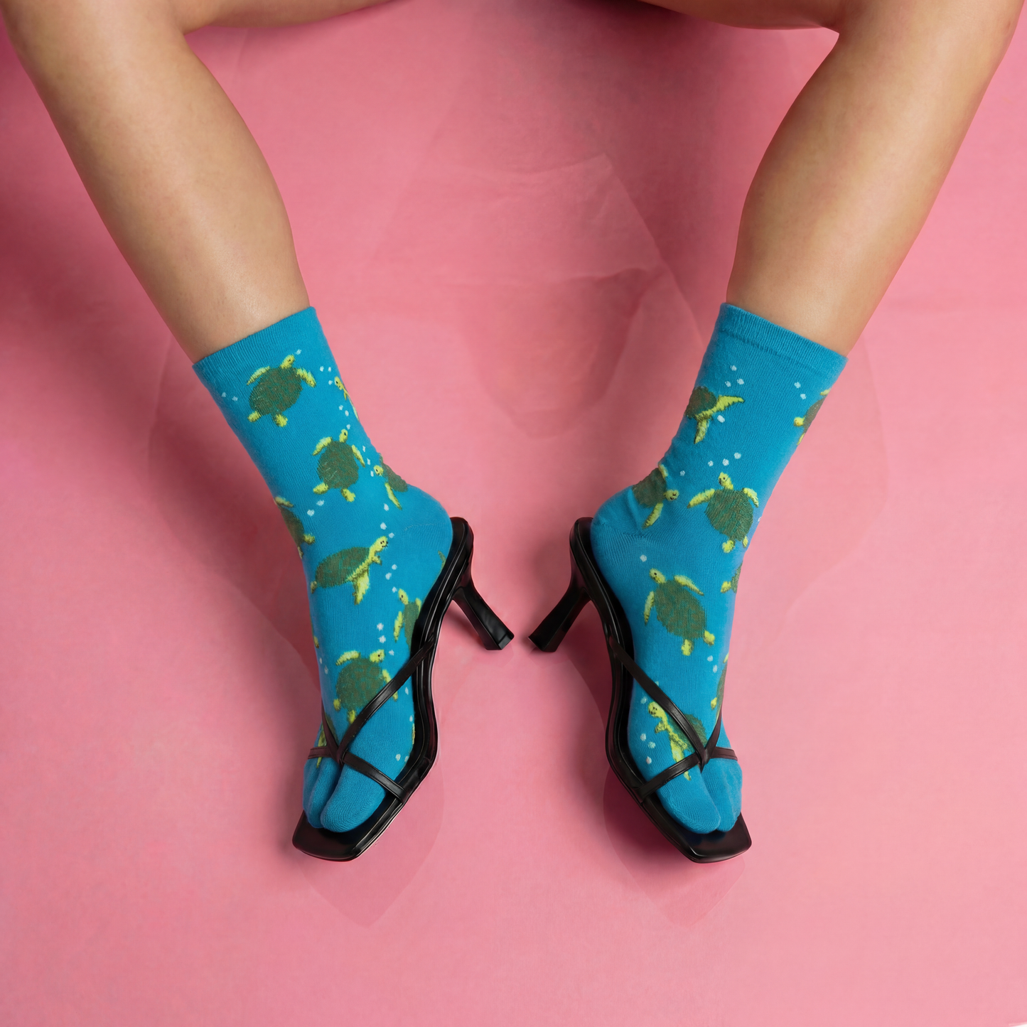 Turquoise Sea Turtle Split Toe Tabi Socks | Big Toe Flip Flop Socks | Japanese Style Crew Socks
