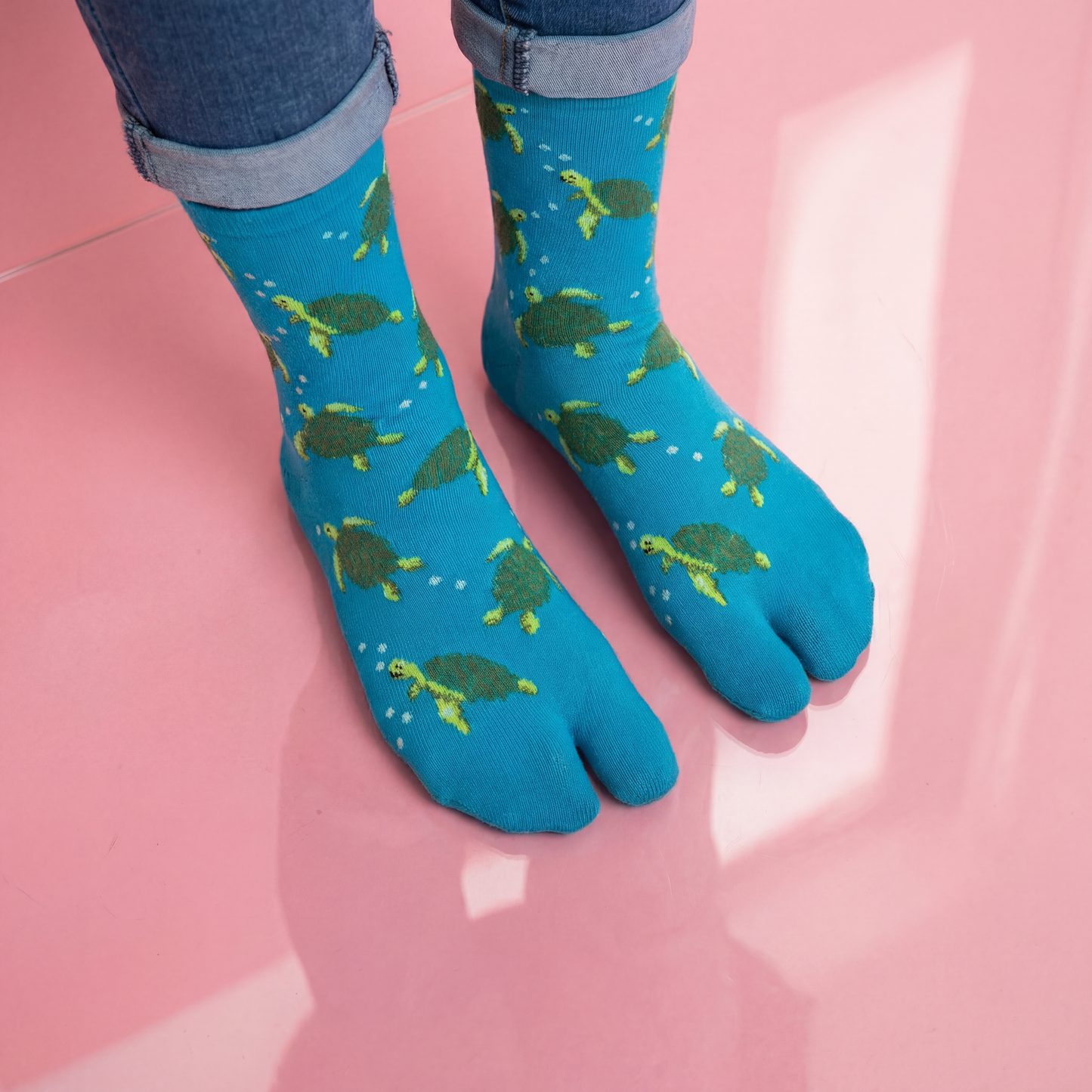 Turquoise Sea Turtle Split Toe Tabi Socks | Big Toe Flip Flop Socks | Japanese Style Crew Socks