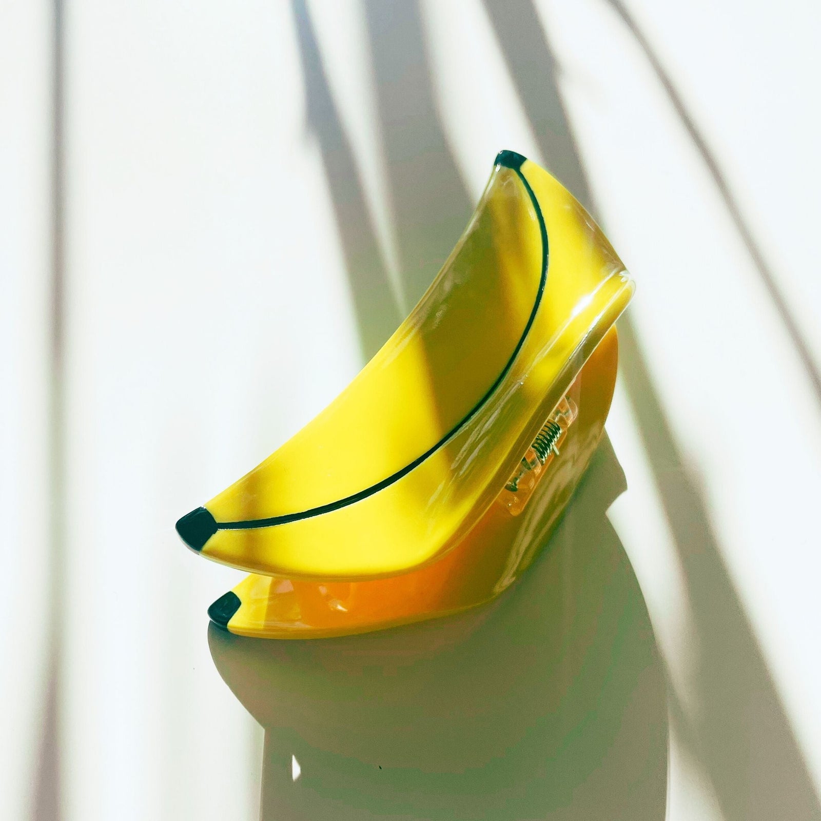 Velvet Claws Banana Hair Clip | Claw Clip in Velvet Travel Bag