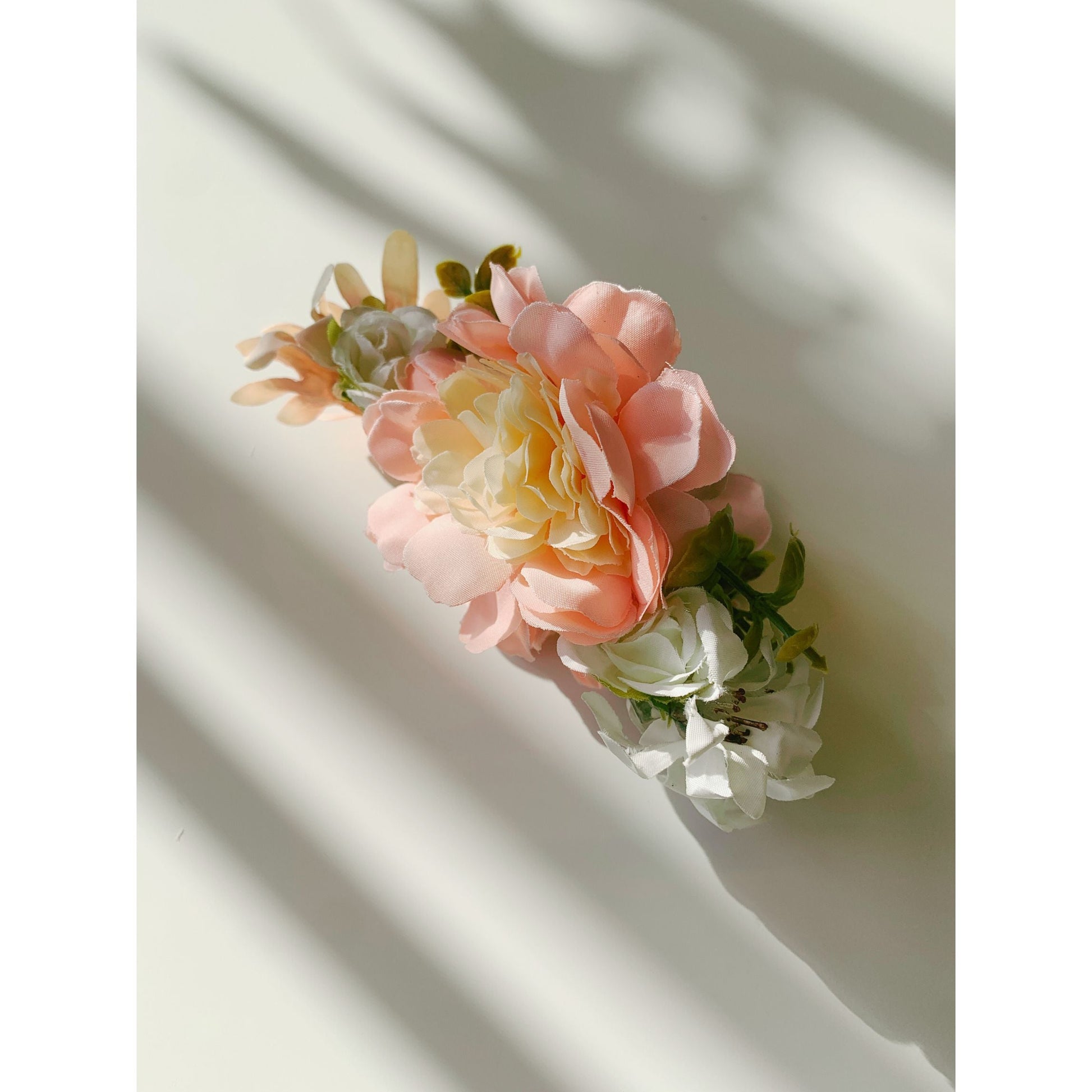 Velvet Claws Floral Hair Clip | Perfect Peach Petals | Claw Clip in Velvet Travel Bag