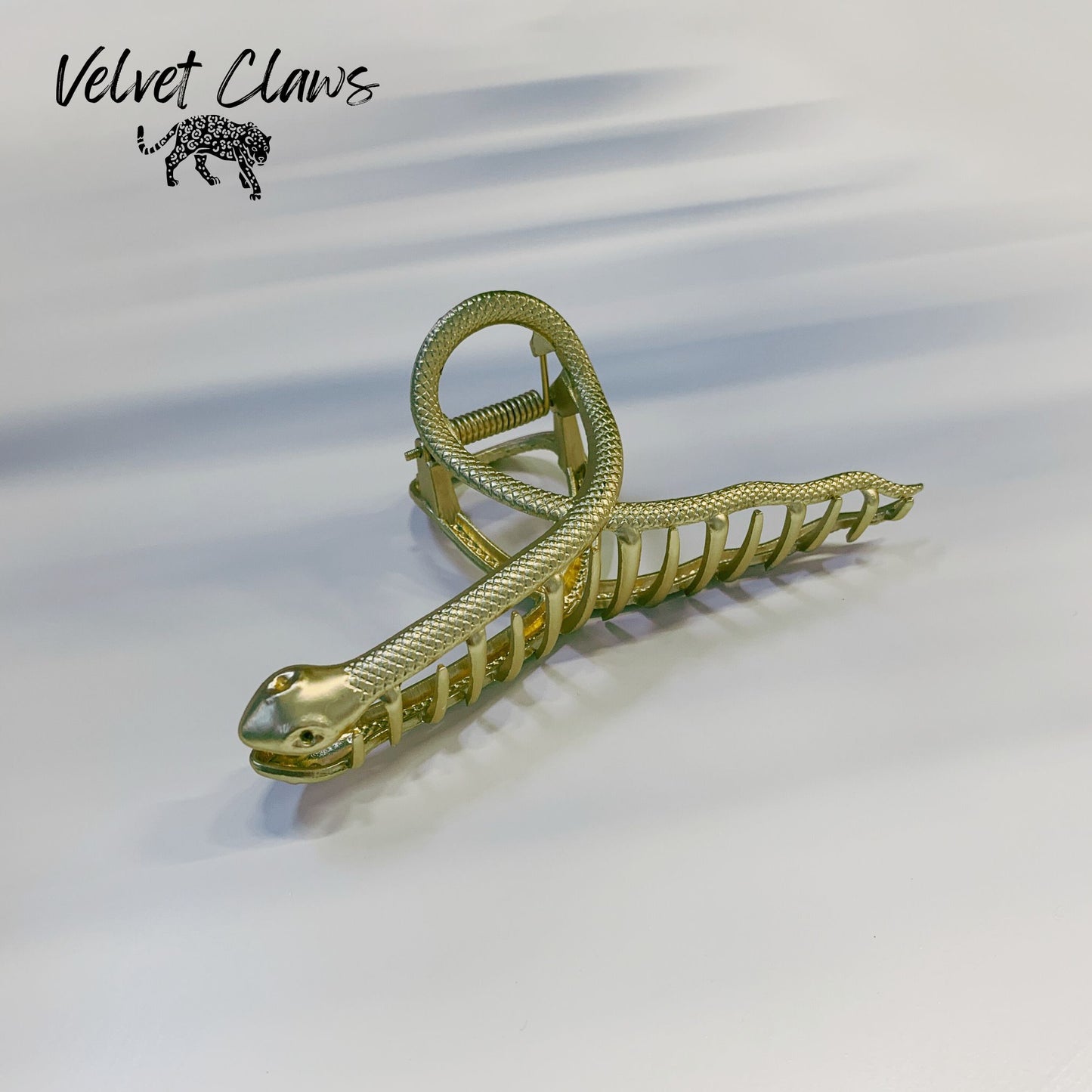 Velvet Claws Gold Metal Snake Hair Claw | Claw Clip in Velvet Travel Bag