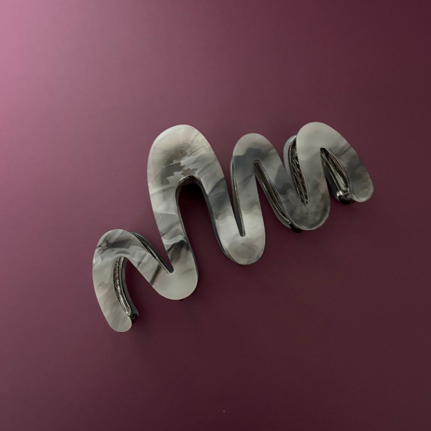 Velvet Claws Hair Clip | '80s Squiggle in Professional Marble