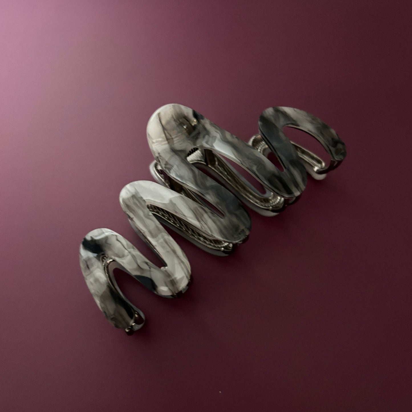 Velvet Claws Hair Clip | '80s Squiggle in Professional Marble
