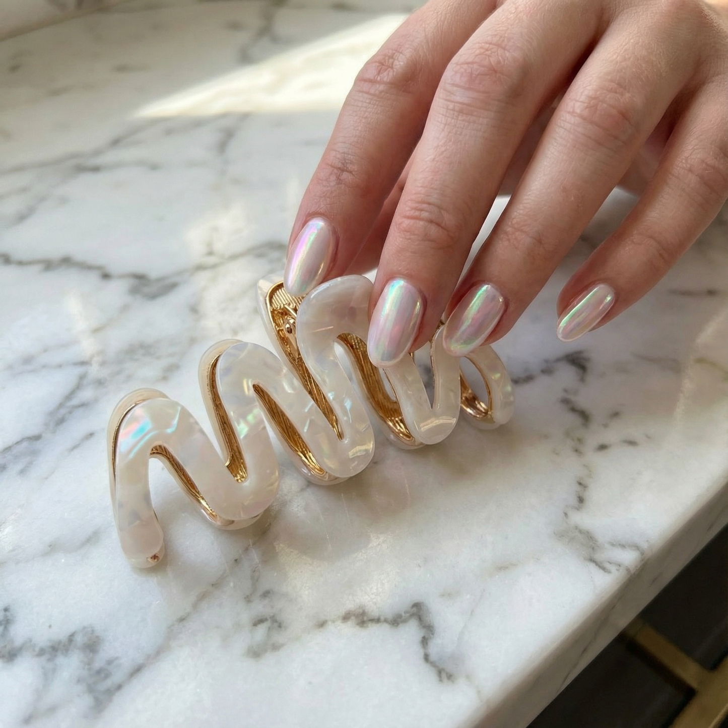 Velvet Claws Hair Clip | '80s Squiggle in Professional Opal