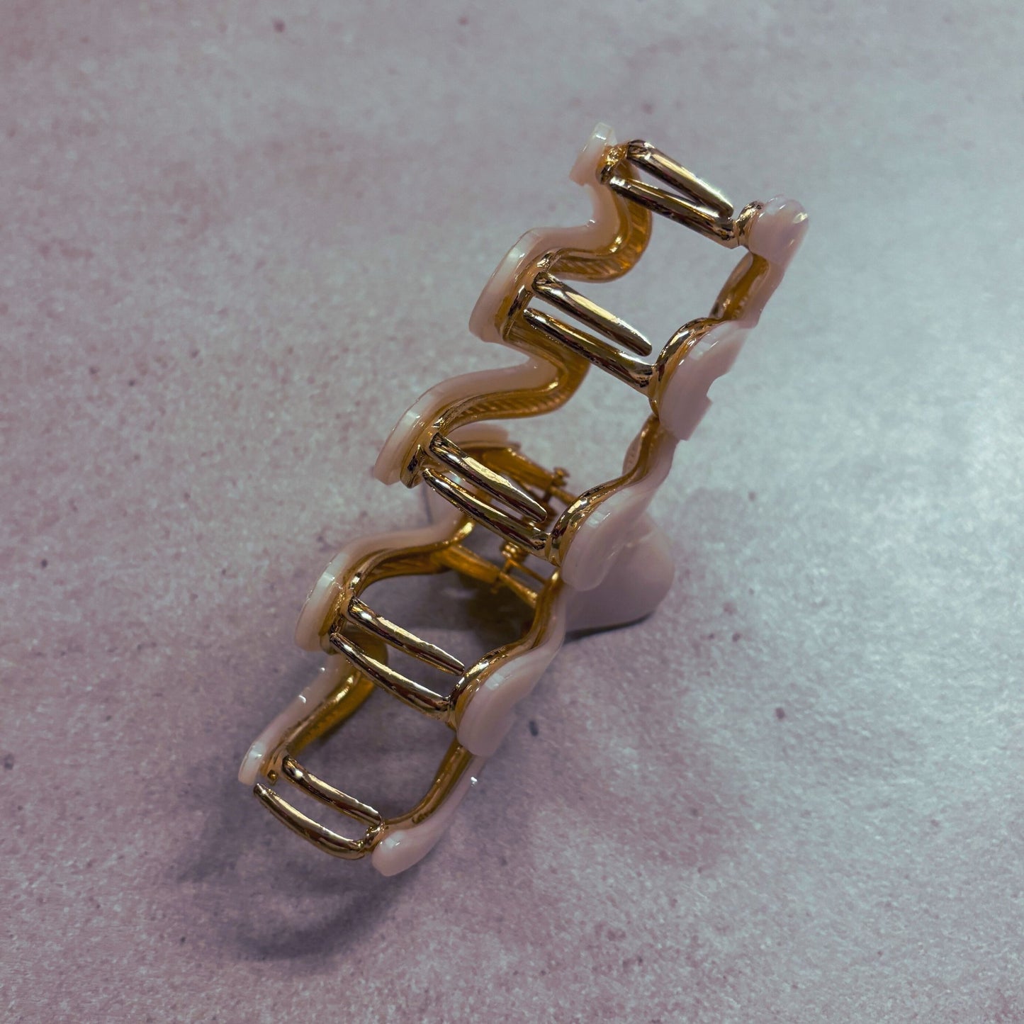Velvet Claws Hair Clip | '80s Squiggle in Professional Opal