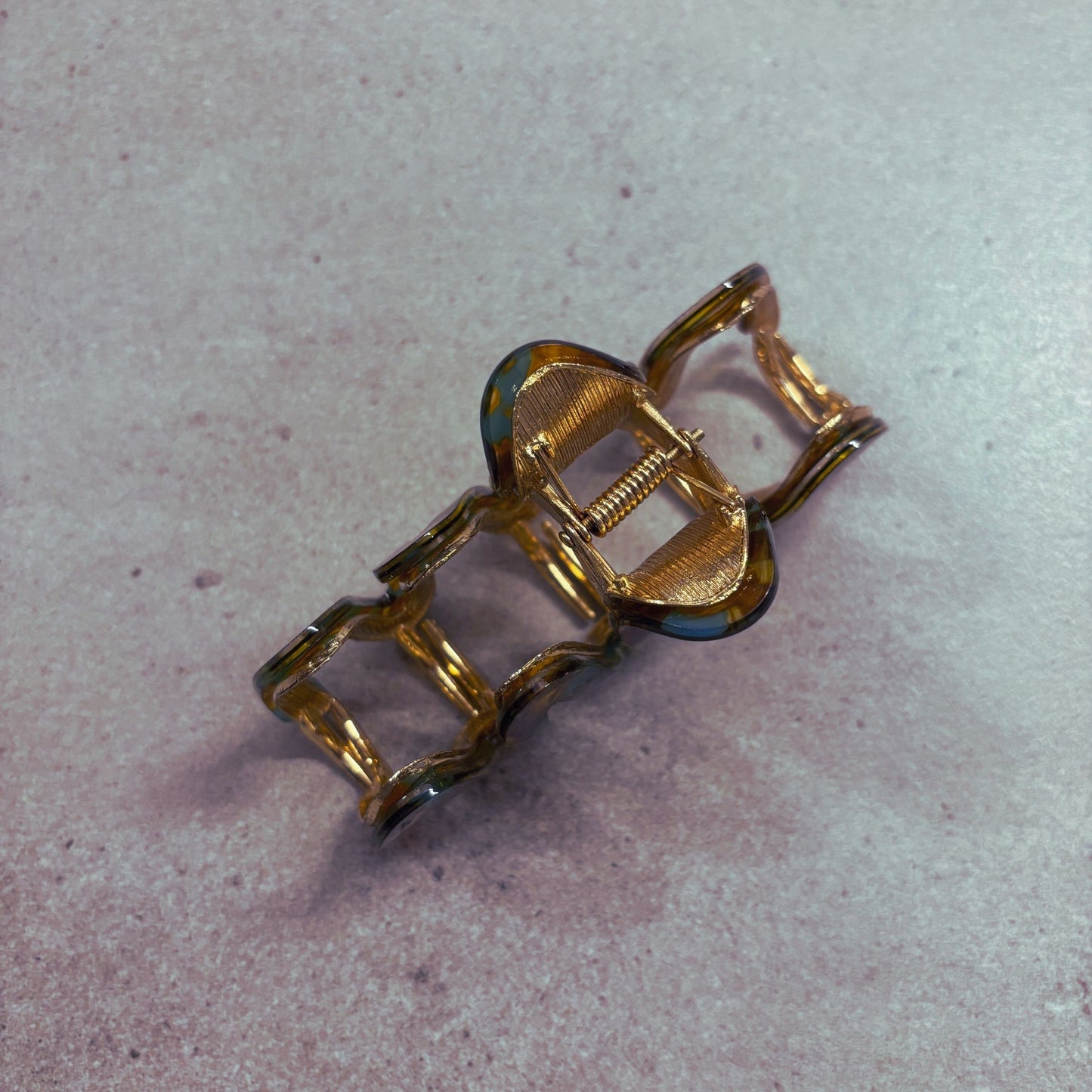 Velvet Claws Hair Clip | '80s Squiggle in Tortoise Sage