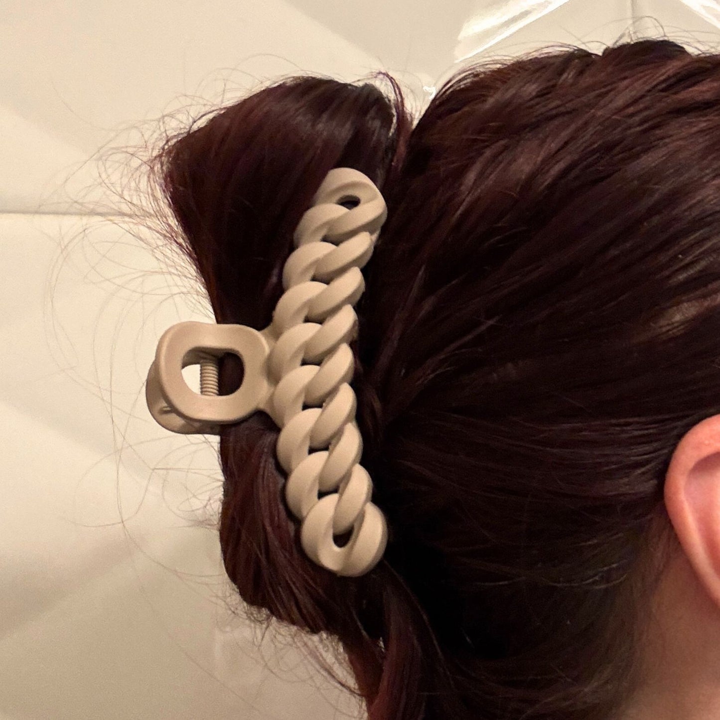 Velvet Claws Hair Clip | The Chain in Sweet Milk | Claw Clip in Velvet Travel Bag