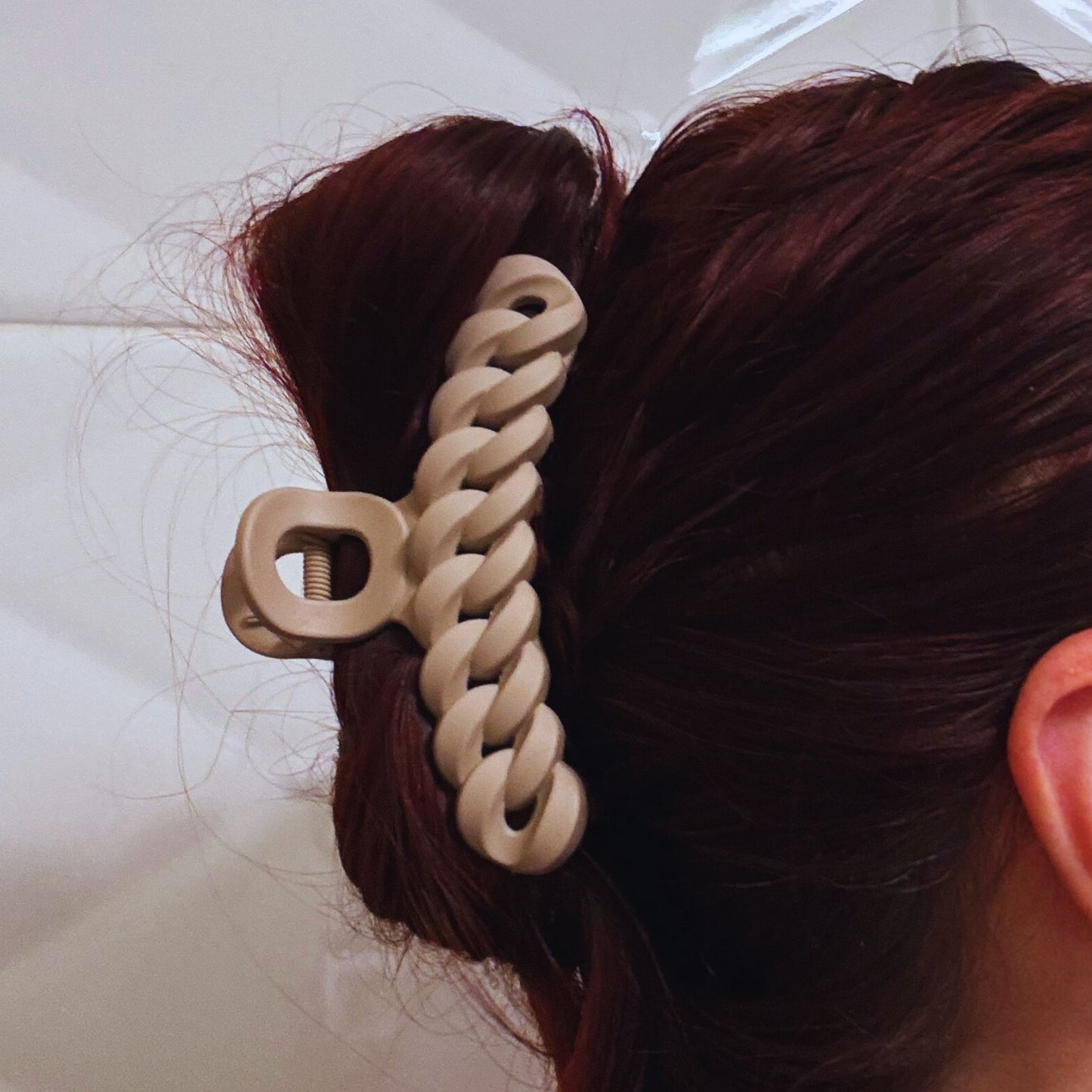 Velvet Claws Hair Clip | The Chain in Toasted Marshmallow Hair Claw