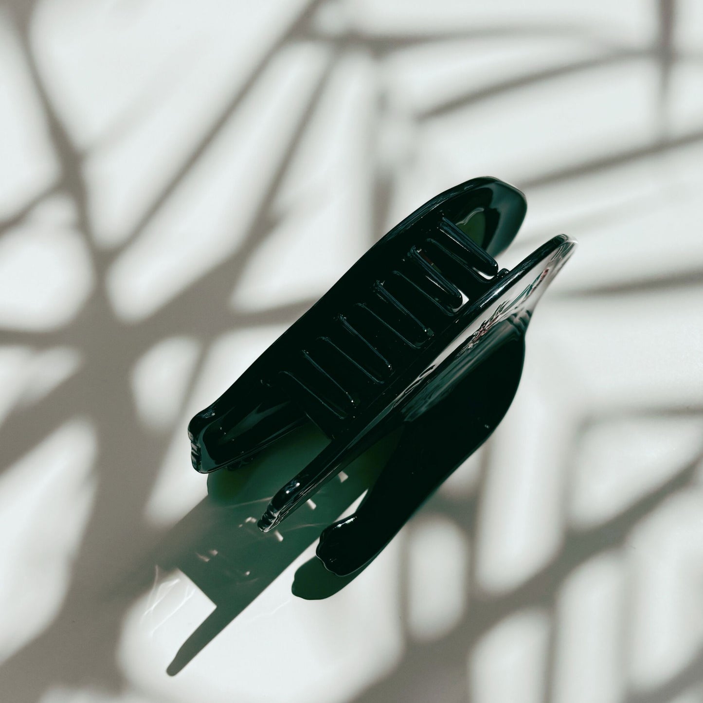 Velvet Claws Mandrill Ape Hair Claw in Black