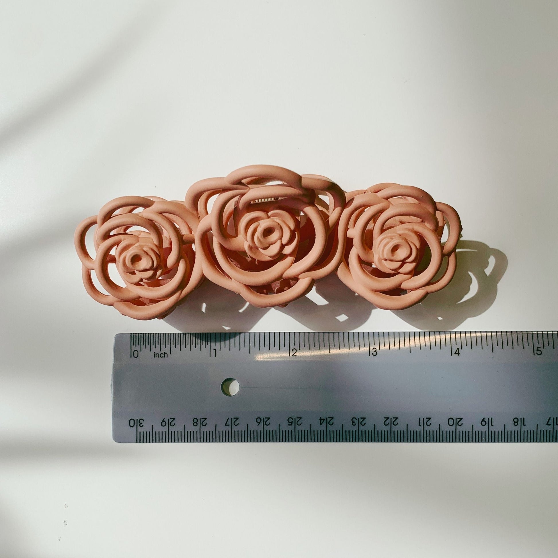 Velvet Claws Mauve Roses Hair Claw | Claw Clip in Velvet Travel Bag