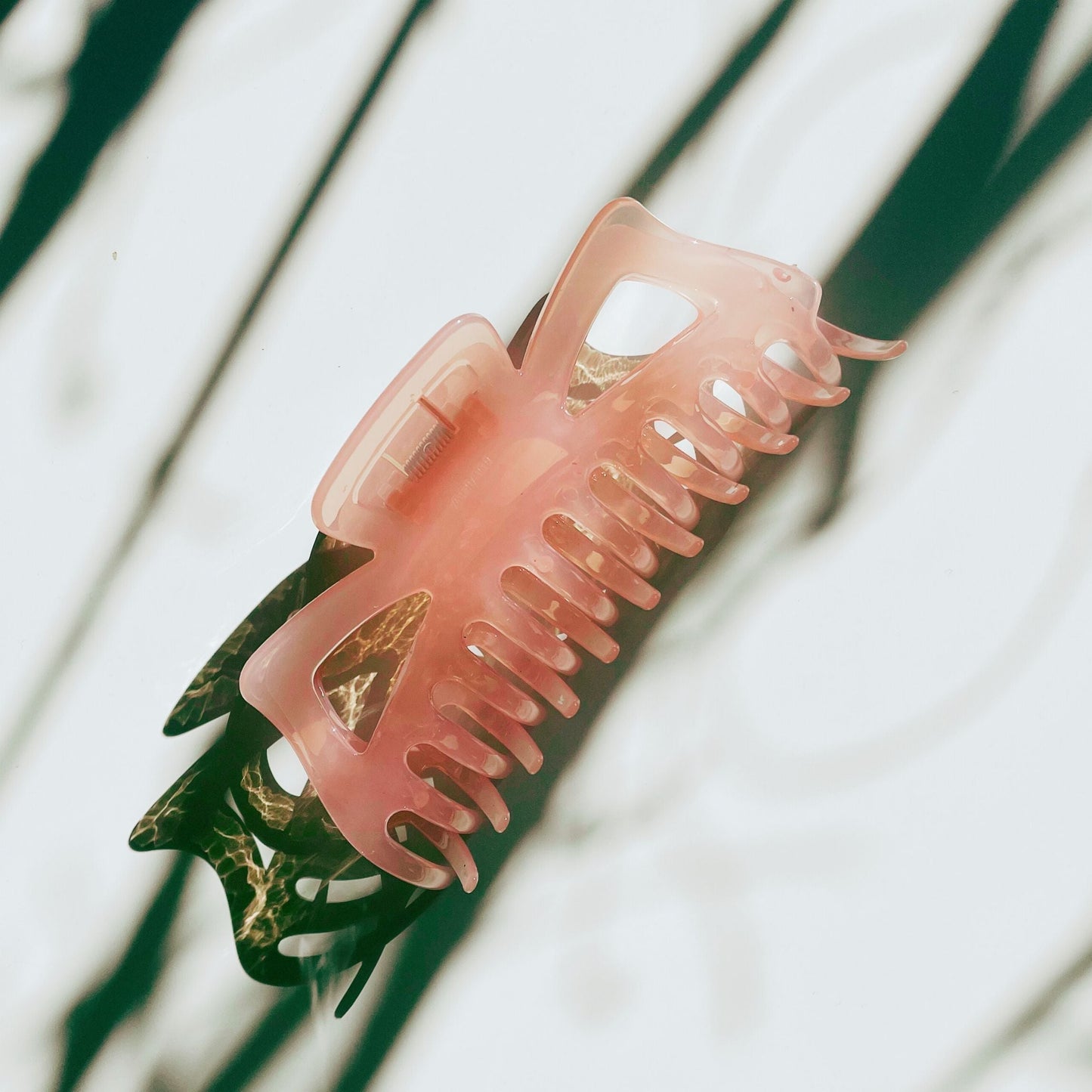 Velvet Claws Megabow Pink Hair Claw | Claw Clip in Velvet Travel Bag