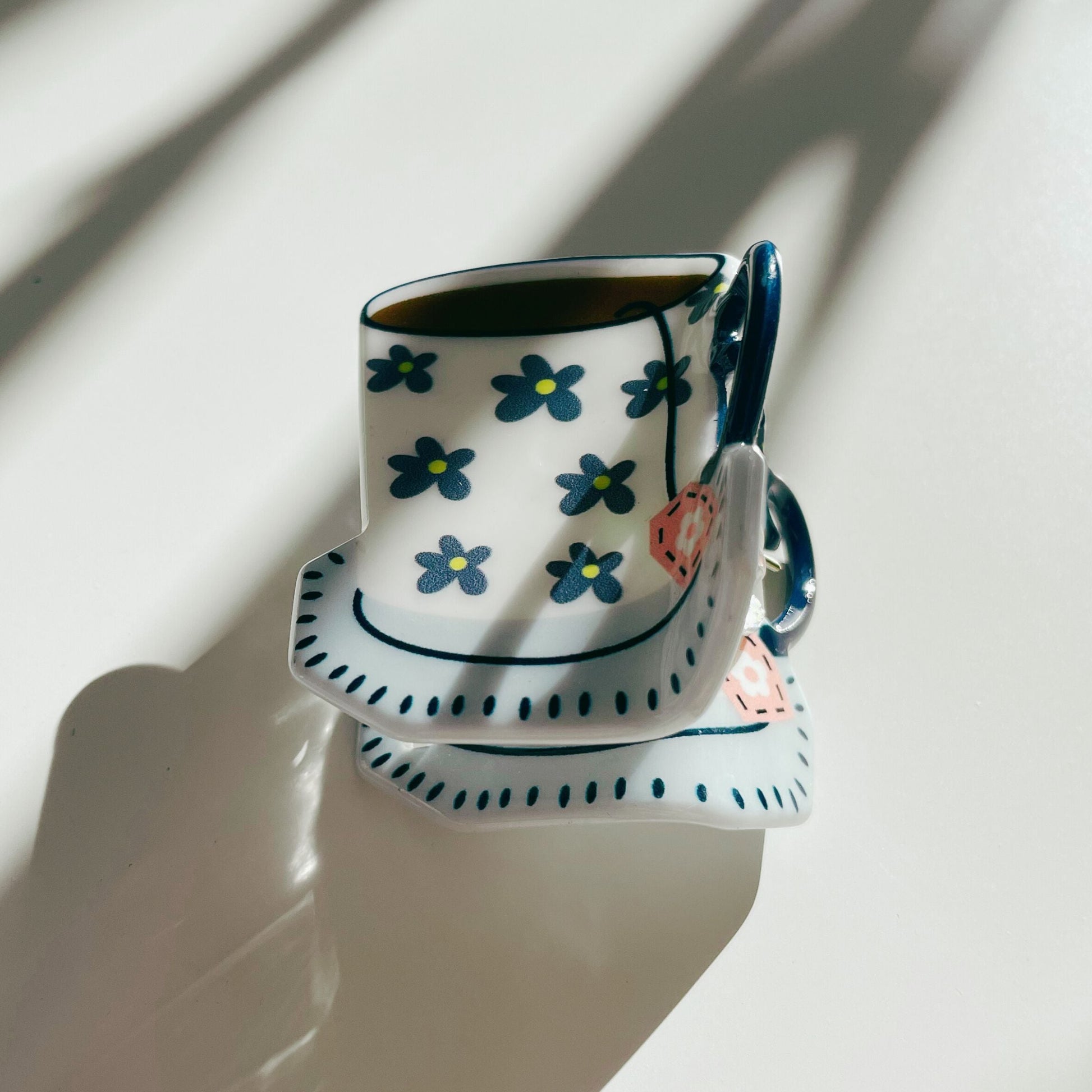 Velvet Claws Mini White Tea Cup with Blue Flowers Hair Claw | Claw Clip