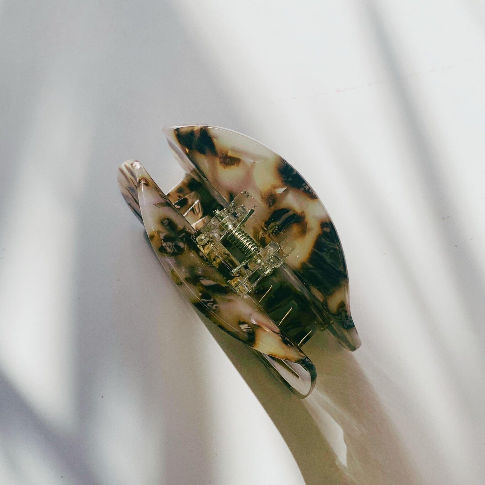 Velvet Claws Mr. Golden Sun Hair Clip | Claw Clip in Velvet Travel Bag