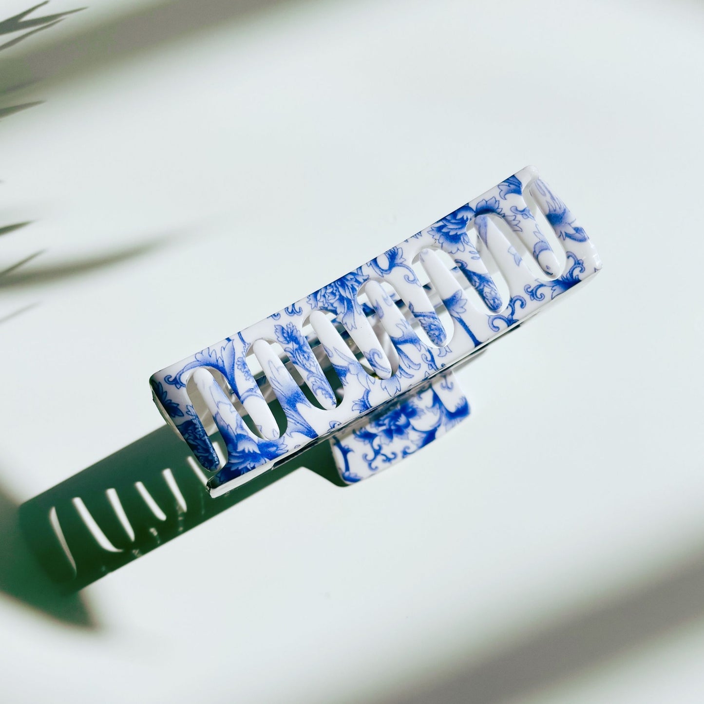 Velvet Claws Painted Pottery Blue Floral Hair Clip | Claw Clip in Velvet Travel Bag