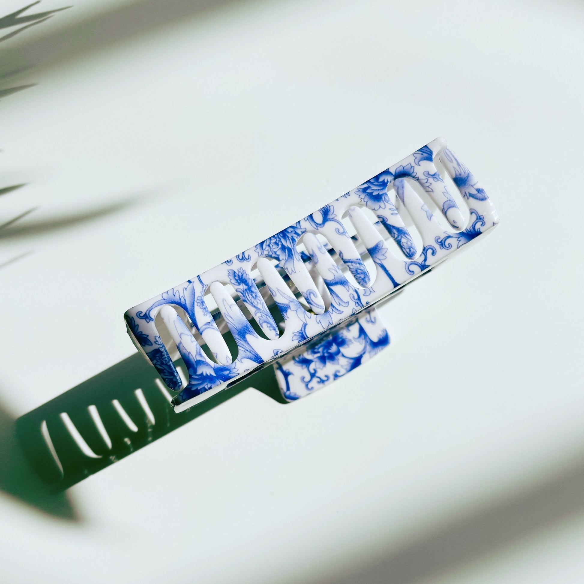 Velvet Claws Painted Pottery Blue Floral Hair Clip | Claw Clip in Velvet Travel Bag