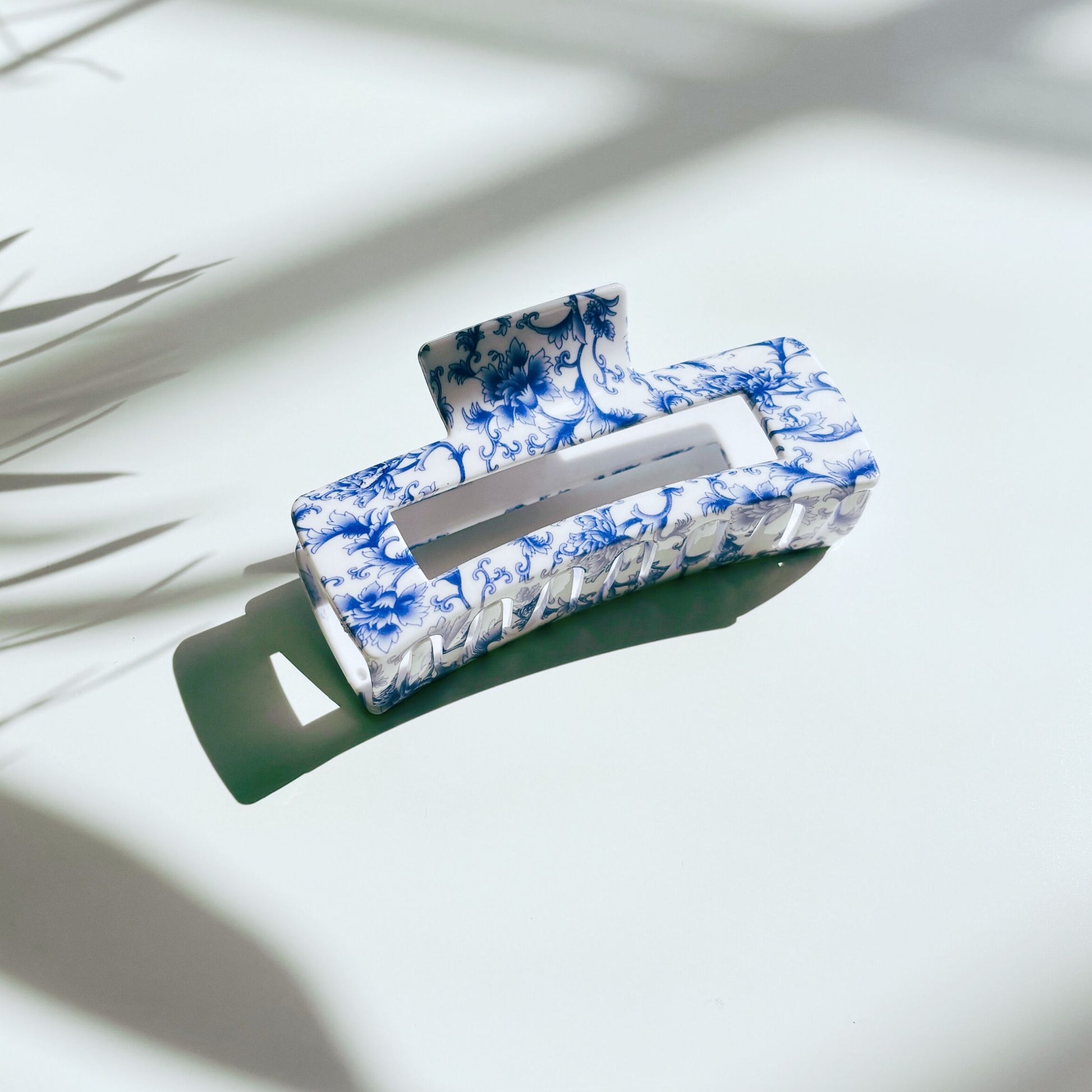 Velvet Claws Painted Pottery Blue Floral Hair Clip | Claw Clip in Velvet Travel Bag