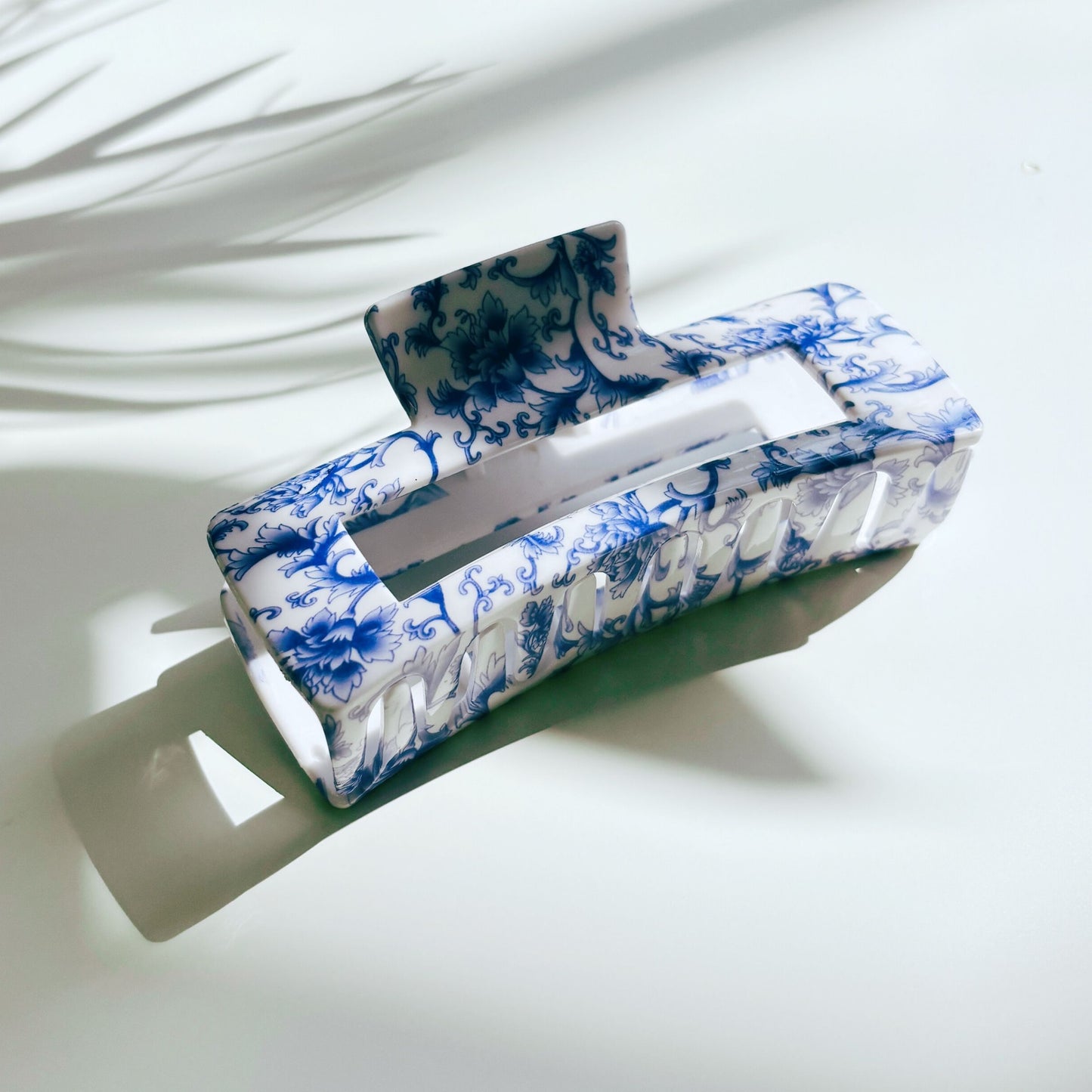 Velvet Claws Painted Pottery Blue Floral Hair Clip | Claw Clip in Velvet Travel Bag