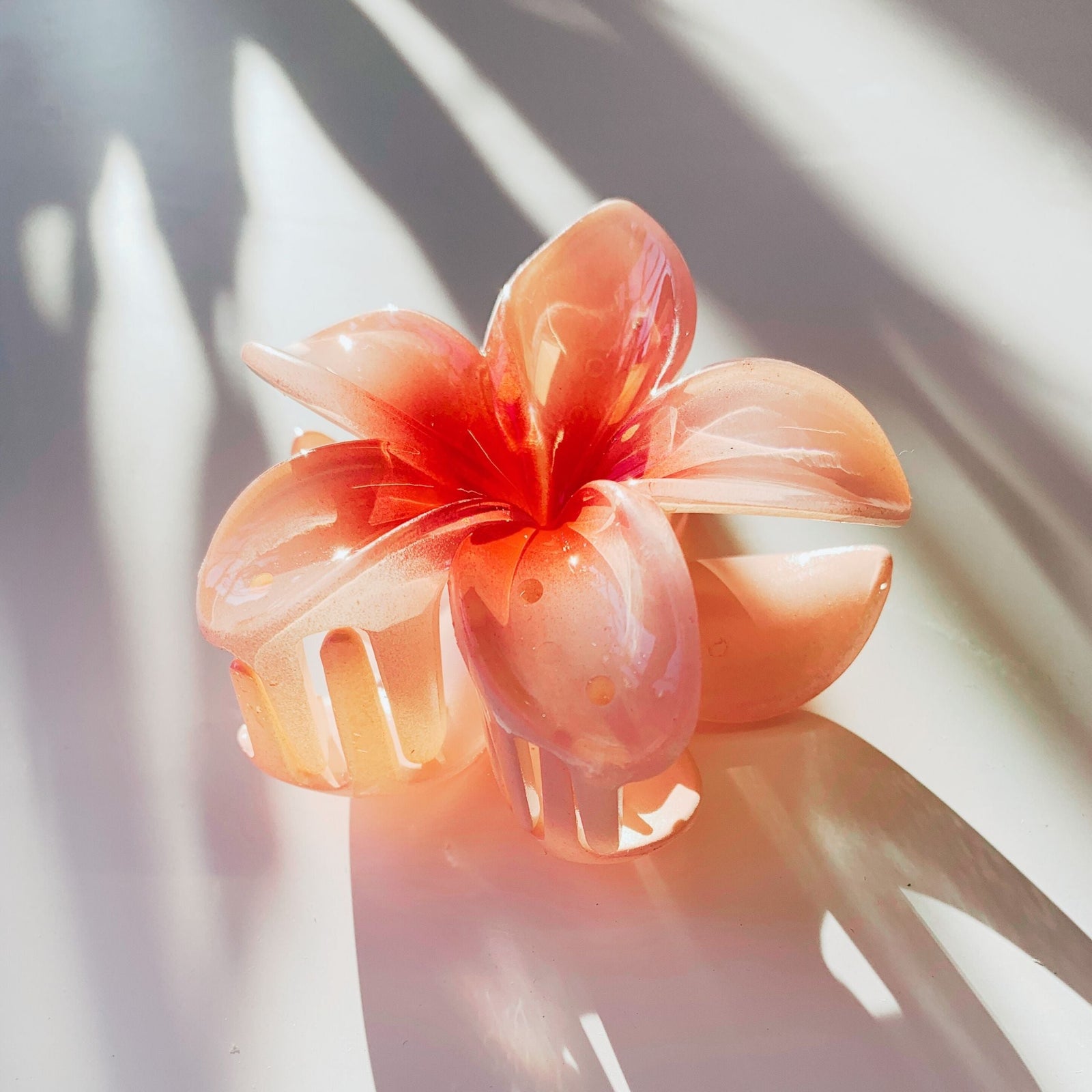 Velvet Claws Peach Flower Hair Claw | Claw Clip in Velvet Travel Bag