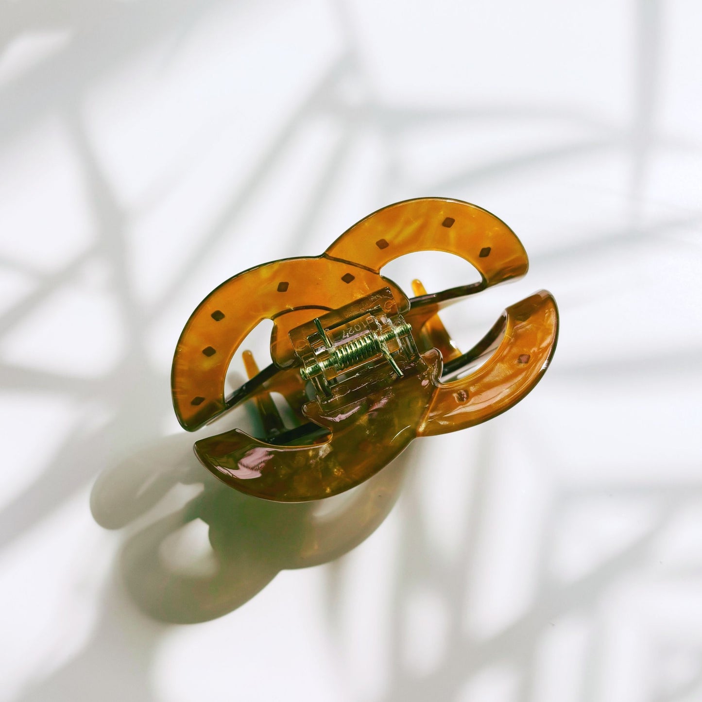 Velvet Claws Pretzel Hair Claw