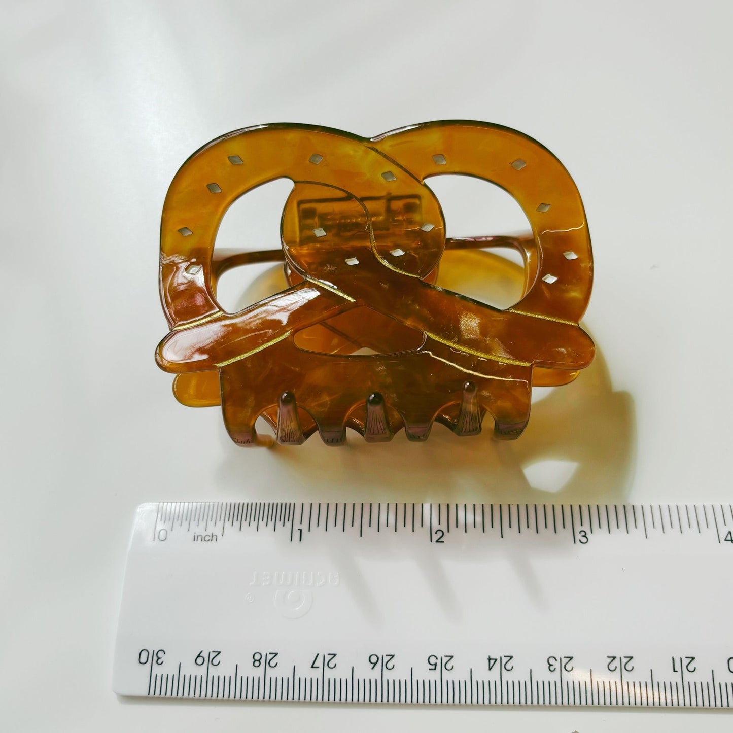 Velvet Claws Pretzel Hair Claw