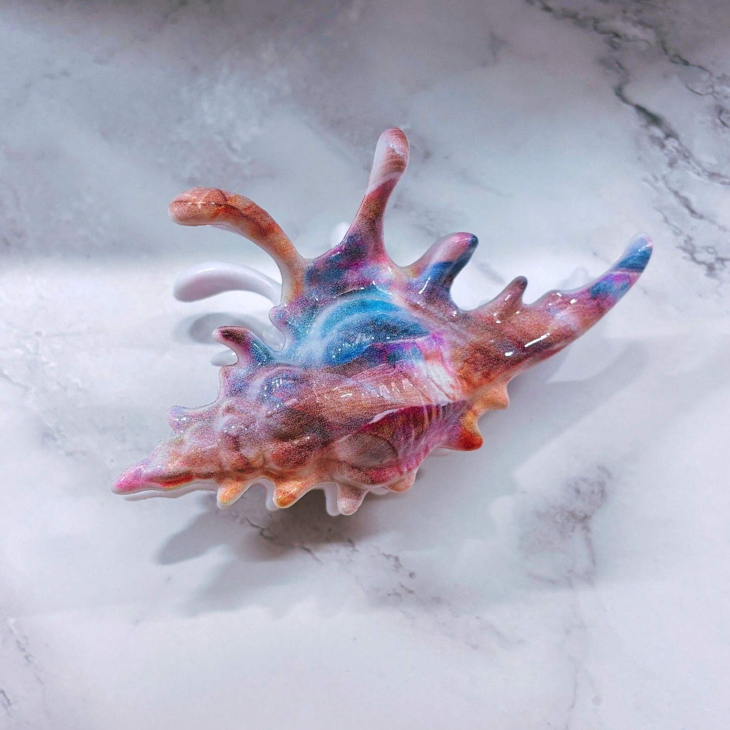 Velvet Claws Realistic Conch Shell Hair Claw in Mermaid Colors