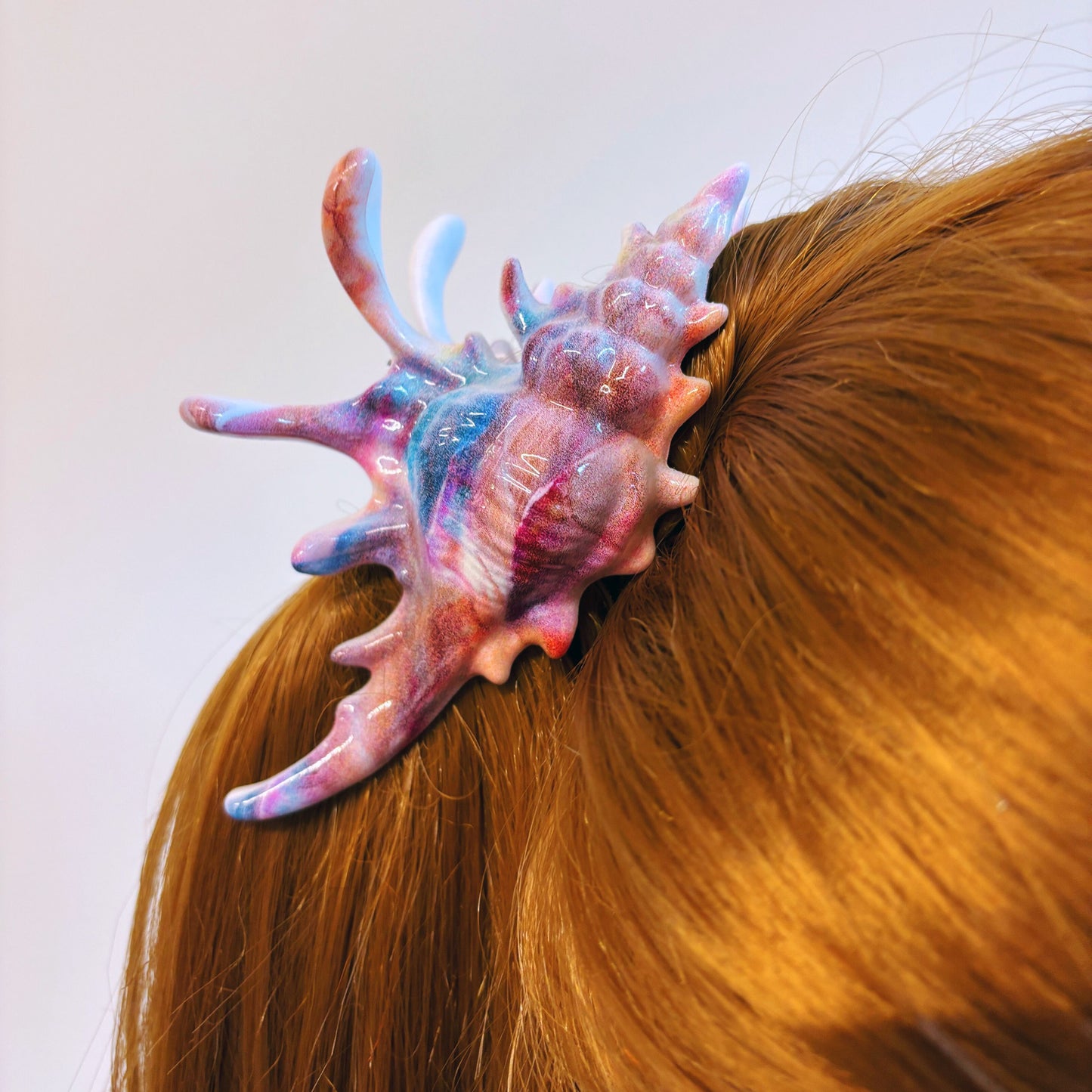 Velvet Claws Realistic Conch Shell Hair Claw in Mermaid Colors