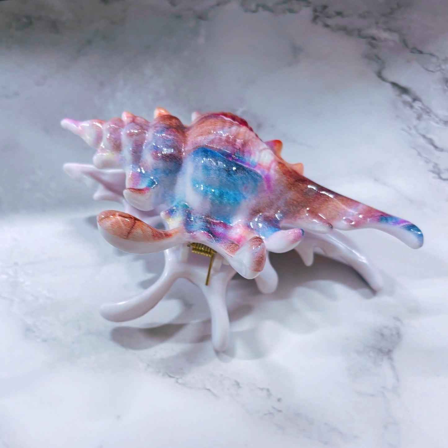 Velvet Claws Realistic Conch Shell Hair Claw in Mermaid Colors