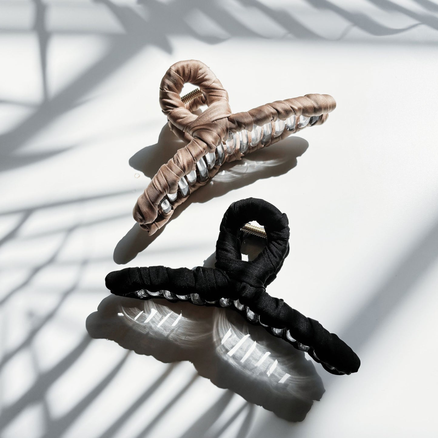 Velvet Claws Ultra Profesh Satin Wrapped Thin Hair Claw in Black | Claw Clip in Velvet Travel Bag