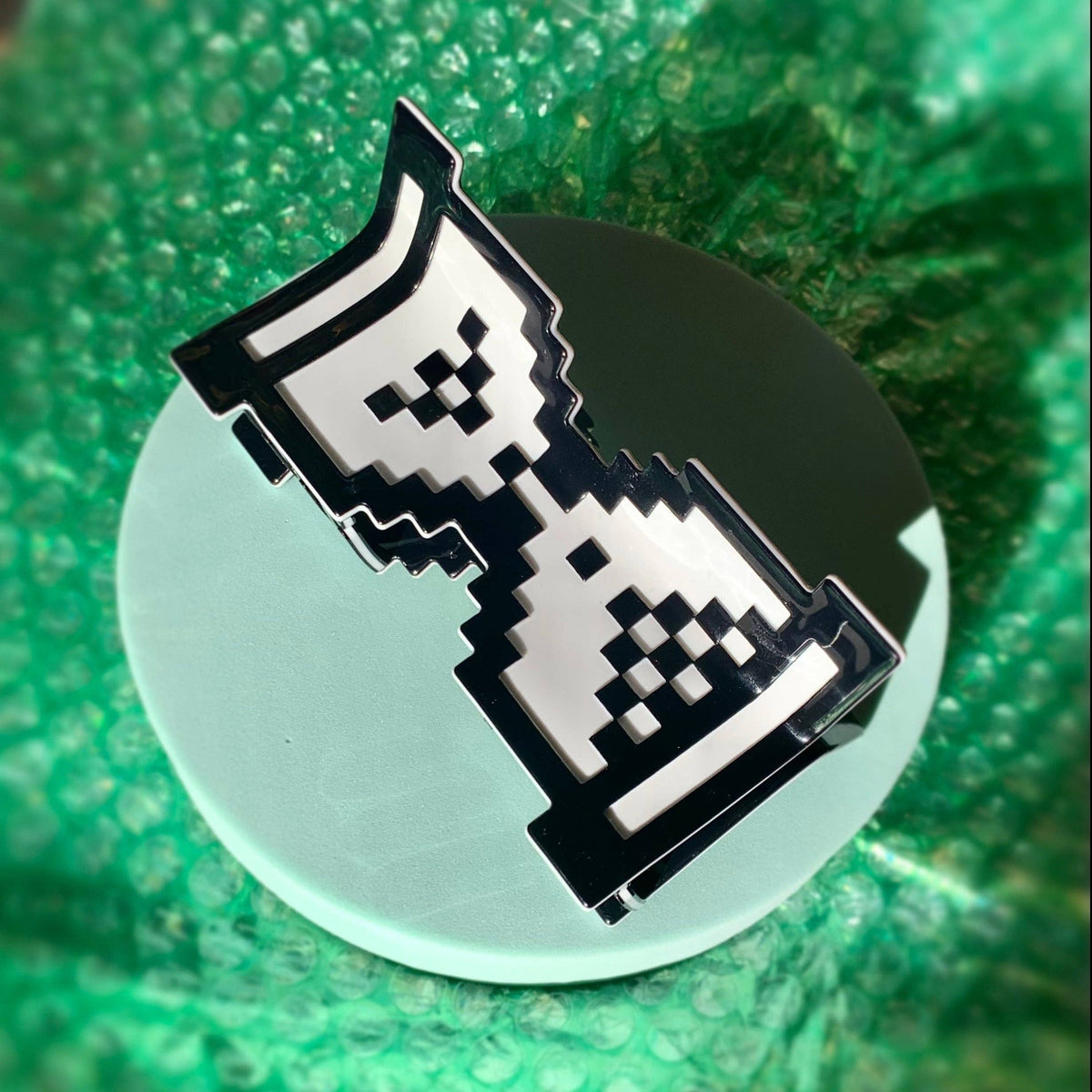 Pixel-art timer hair claw