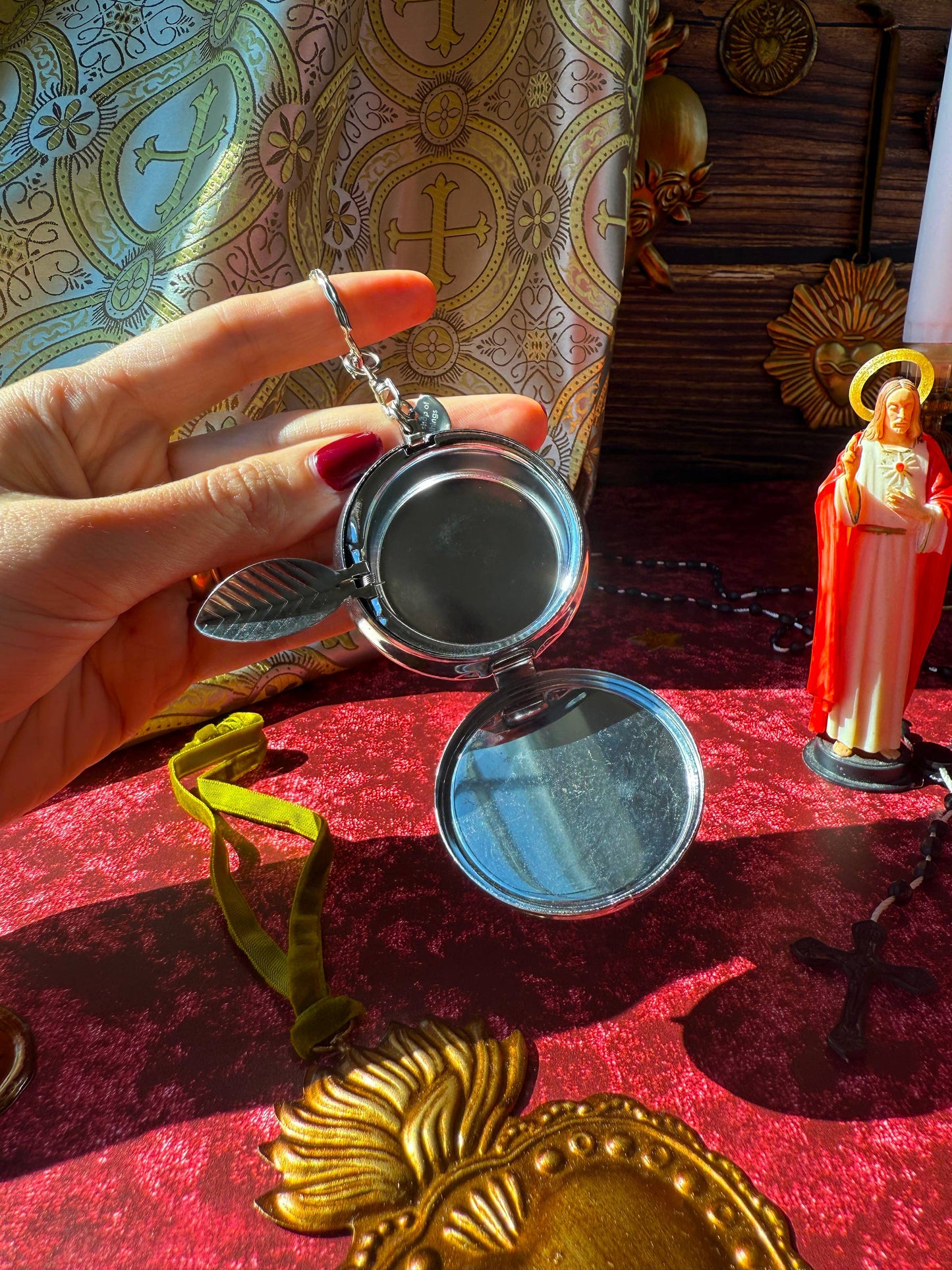 Cherub Ash Tray Keychain | Angel Cherub Pocket Ashtray Keychain | Cute Kitsch Smoking Accessory